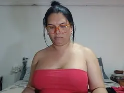 Amateur Adult Video Chat of latinaflower_ts