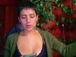 Cam4 Free Live Porn of Yeriawaddell_
