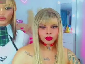 Cam4 Free Live Porn of leslychaneldoll