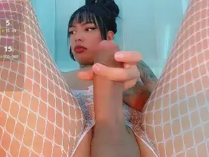Cam4 Live Sex of laurasweett18