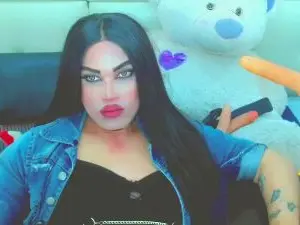 Cam4 Free Live Porn of LilieRousse