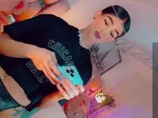 Camsoda Live Sex Cam of isabellalatingirs