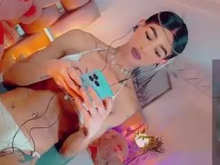 Camsoda Free Live Porn of isabellalatingirs