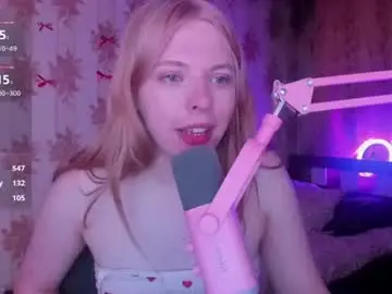 Chaturbate Live Sex Cam of cutie_bambi_