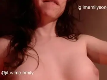 Chaturbate Live Sex Cam of emily_pearl_
