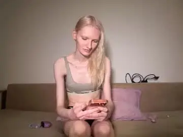 Chaturbate Live Sex Cam of krstn_tg