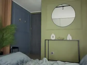 Chaturbate Live Sex Cam of huge_vee