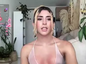 Chaturbate Live Sex Cam of isa__fox_1