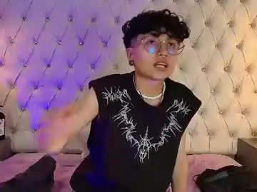 Chaturbate Live Sex Cam of ian_mathias
