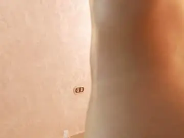 Chaturbate Live Sex Cam of bella19__