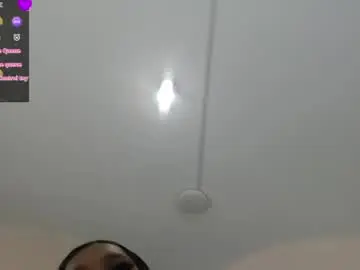 Chaturbate Live Sex Cam of mia_hiills