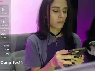 Chaturbate Live Sex Cam of isa_hall