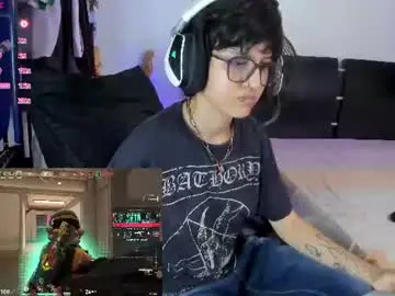 Chaturbate Sex Chat of charlietaylorr__
