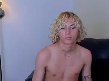 Chaturbate Free Live Porn of ema__gold1