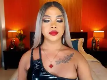 Chaturbate Live Sex Cam of urmajestytyra