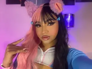 Streamate Free Live Porn of LittleAmbarhot