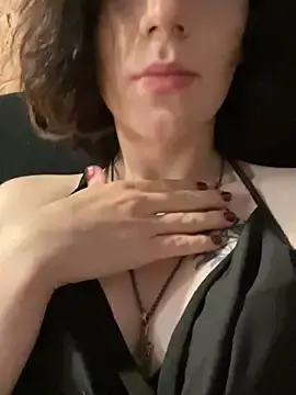 Stripchat Free Porn Cam of MickeQuinee