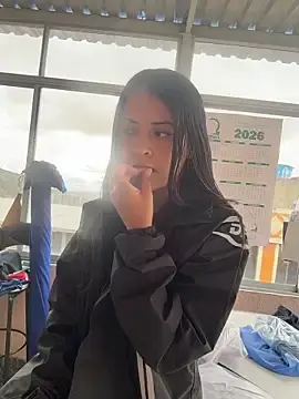 Stripchat Free Porn Cam of LITTLE-NESSA