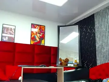 Stripchat Live Sex Cam of SWEETKAREN