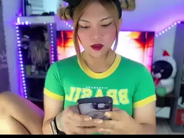 Stripchat Free Porn Cam of hannaBaby_lisyos11