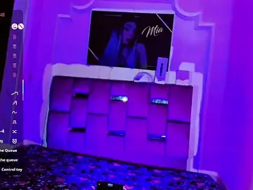 Stripchat Live Sex Cam of Mia_Castro_xx