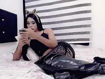 Stripchat Live Sex Cam of sharol_ferrer_23
