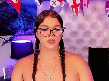Stripchat Free Porn Cam of Keira_Fox31
