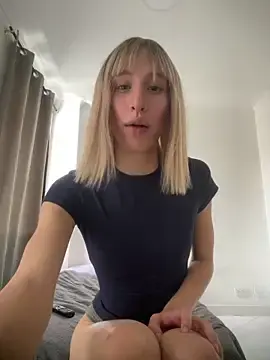 Stripchat Live Sex Cam of mimi_theblondie