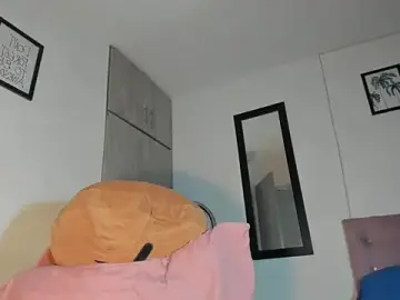 Stripchat Free Live Porn of exotis_tiahara777