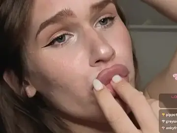 Stripchat Free Live Porn of SophieTrner