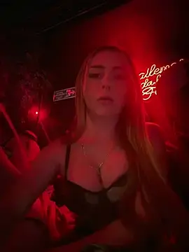 Stripchat Free Live Porn of tinker_exotic_1