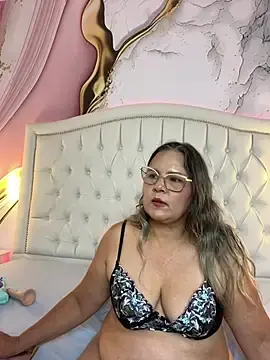 Stripchat Free Porn Cam of Lucy_Milf_474