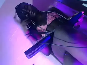 Stripchat Free Porn Cam of Hilary_tsx
