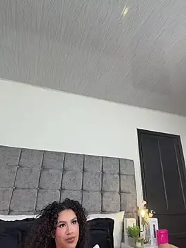Stripchat Live Sex Cam of LiaDuquette