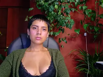Stripchat Nude Webcam of Yeriawaddell_