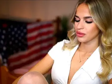 Stripchat Live Sex Cam of Emilyvanroessel