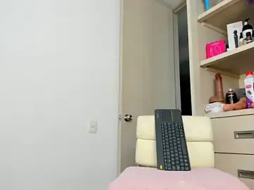 Stripchat Adult Webcam of shantallhotxx