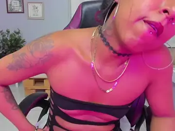 Stripchat Free Live Porn of Nahomy_Collins_