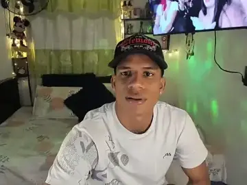Stripchat Free Porn Cam of JUANBIGCOCK21CM
