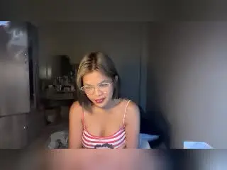 Xlovecam Sex Cam of YourBestGirlX