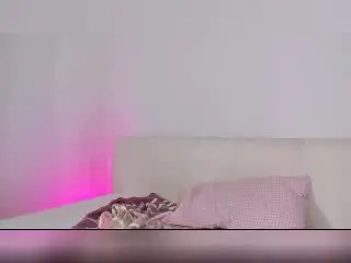 Xlovecam Free Live Porn of KiranaHayes