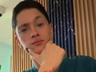 Xlovecam Live Sex of TylerCa